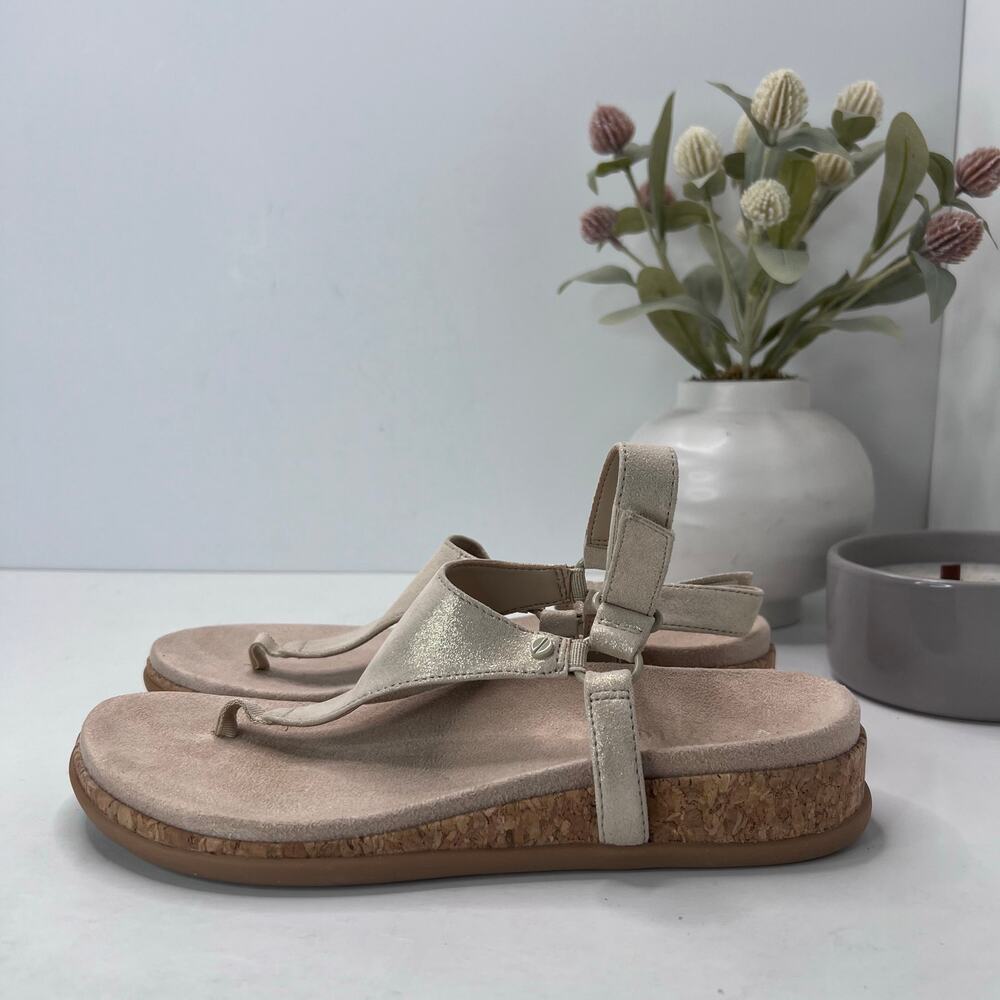NEW Vionic Kirra II T Backstrap Leather Thong Sandal Metallic Gold Women 7 NWOB